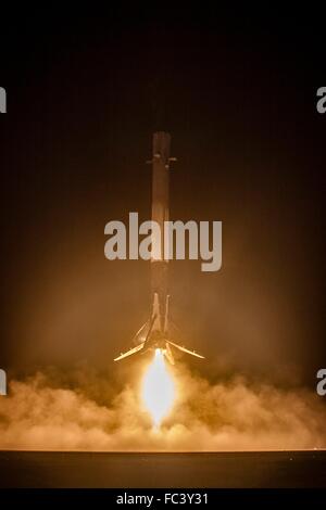 Spacex Rockets Reusable Landing The SpaceX Falcon 9 reusable rocket lands successfully on the drone ...