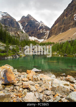 Victoria Lake on the Lake Oesa Trail with  Glacier Peak in the background, in Yoho National Park, near Field, British Columbia Stock Photo