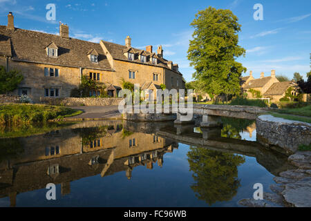 Stone bridge and cotswold cottages on River Eye, Lower Slaughter, Cotswolds, Gloucestershire, England, United Kingdom, Europe Stock Photo