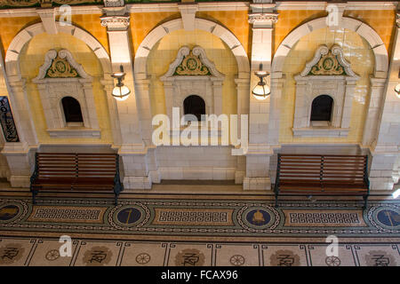 New Zealand, Dunedin, Dunedin Railways. Historic Victorian Dunedin Railway Station, c. 1906. Interior view of ticket counter. Stock Photo