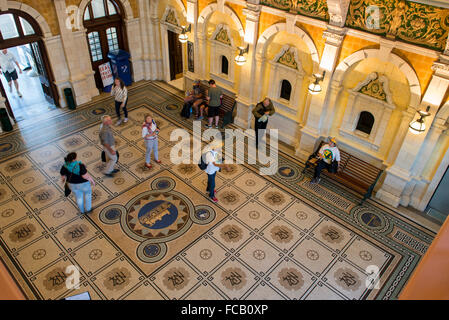 New Zealand, Dunedin. Historic Victorian Dunedin Railway Station, c. 1906. Interior view of tile floor made. Stock Photo