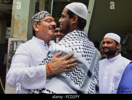 Kolkata, India. 30th Apr, 2013. Muslims hugs and smiles with each other during their festival. Eid celebrates in Kolkata. Dress in their festive best, Muslims across Kolkata gather at the city`s principal mosque, Nakhoda Masjid, to offer prayers and greet one another on Eid-ul-Fitr. The festival marked the end of Ramadan, the Islamic holy month of fasting Eid In Kolkata. © Suvrajit Dutta/Pacific Press/Alamy Live News Stock Photo