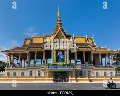 Preah Thineang Chan Chhaya, Moonlight Pavilion at Preah Sothearos Boulevard with portrait of King Norodom Sihanouk, Chan Chaya Stock Photo