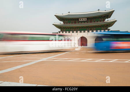 Gwanghwamun, main gate, with motion blur traffic, Gyeongbokgung Palace, Jongno-gu, Seoul, South Korea Stock Photo