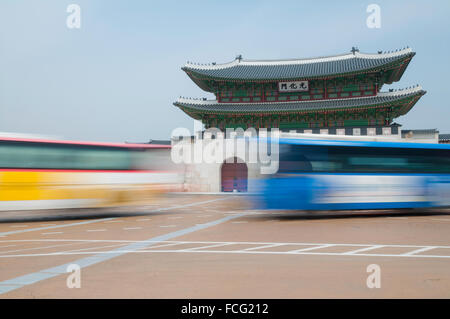 Gwanghwamun, main gate, with motion blur traffic, Gyeongbokgung Palace, Jongno-gu, Seoul, South Korea Stock Photo