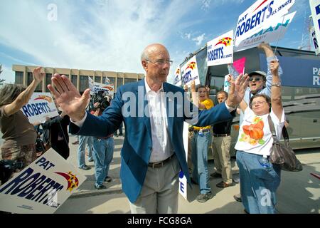 Wichita, Kansas, USA, 9th October, 2014 Senator Pat Roberts (R-KS) arrives at a campaign rally in Wichita today where he  was being joined by Senators Ted Cruz and Tom Coburn to bolster his faltering campaign. Roberts is in a tight race against Independent Greg Orman. Sen. Roberts waves to supporters as he arrives at the event today.  Credit: Mark Reinstein Stock Photo