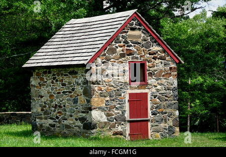 Chadds Ford, Pennsylvania:  Stone utility farm building at the 18th century Gideon Gilpin House Stock Photo