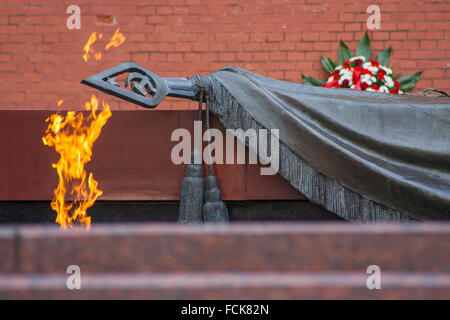 Eternal flame at the Tomb of the Unknown Soldier by the Kremlin wall in Alexander Gardens, Moscow, Russia Stock Photo