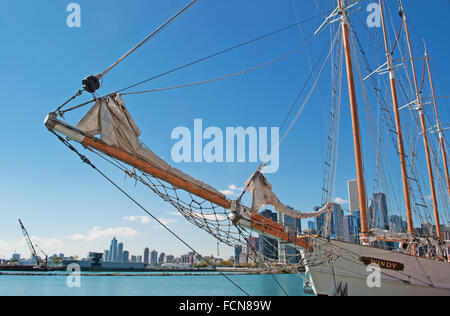 Chicago, Michigan Lake, Illinois, Usa: the skyline seen through the mainmast of the Tall Ship Windy, a sailing ship turned into a tourist boat Stock Photo