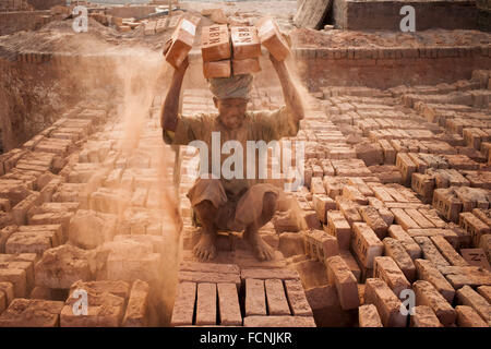 Dhaka, Dhaka, Bangladesh. 10th Dec, 2015. 10 December 2015, Dhaka Bangladesh ''“ Bangladeshi daily labour work in a brickfield covered with thick dust. In this brickfield burning coal produce Carbon-Di-Oxide (CO2) gas, which is primarily responsible for climate change. Beside this the working condition is so dusty that time they cannot breathe properly. About 11,000 brickfields are established across Bangladesh to meet the growing demand of construction works as urbanization rises rapidly in the country. © K M Asad/ZUMA Wire/Alamy Live News Stock Photo