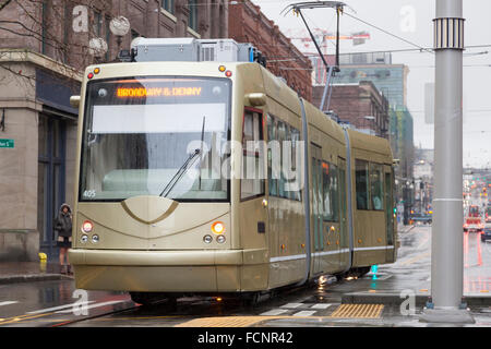 Seattle, USA. 23rd Jan, 2016. The gold car leaving the Occidental Mall Station during the Settle Streetcar First Hill Line inaugural run - January 23, 2016. The First Hill Streetcar is a 4 kilometer-long line that connects Pioneer Square and Capitol Hill via the International District, Yesler Terrace, and First Hill. It is the second line implemented after the South Lake Union Streetcar opened in 2007. Credit:  Paul Gordon/Alamy Live News Stock Photo