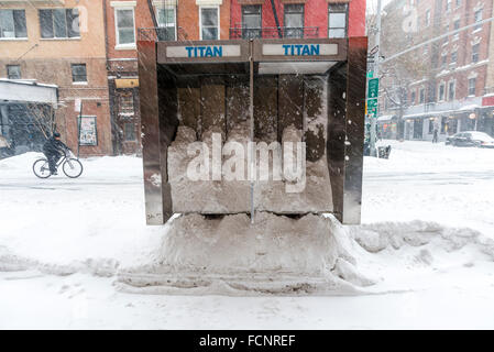 New York, USA. 23rd January, 2016.  Winter Storm Jonas hits New York City. New York Governor Andrew Cuomo and NYC Mayor Bill de Blasio put a travel ban into effect, banning non-emergency vehicles from the streets until 7am tomorrow (Sunday.) Subway and bus service was suspended for the duration of the storm. As of 7pm, 25.1 inches of snow had fallen in Central Park. There were over 300 car accidents and five people died of heart attack while shoveling snow. Credit: Stacy Walsh Rosenstock/Alamy Live News Stock Photo