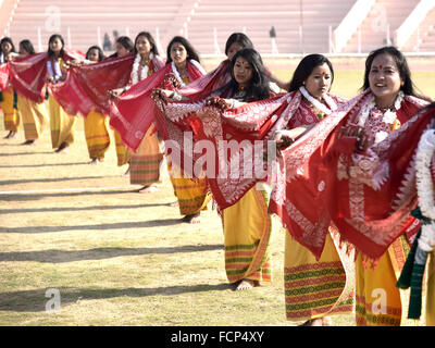 Bikaner, India. 23rd Jan, 2016. Artist perform cultural program during Republic Day full dress rehearsal in Bikaner, Rajasthan. © Dinesh Gupta/Pacific Press/Alamy Live News Stock Photo