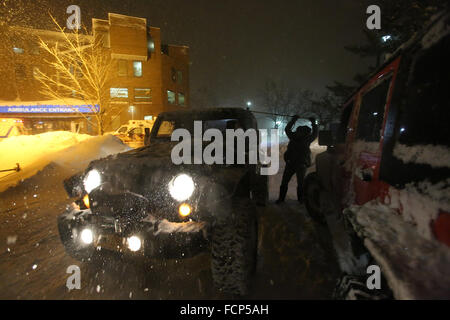 Staten Island, NY, USA. 23rd Jan, 2016. Wicked Jeep driver Marlo Dotti waits outside of Staten Island University Hospital to pick up medical staff getting off of their shifts during Winter Storm Jonas. During the blizzard, five Wicked Jeep drivers volunteered their time to pick up Staten Island residents and shuttle them safely to their destination. Late afternoon city buses ceased to run on the island, and a New York City travel ban was later enforceable by the NYPD. This lack of transportation stranded many residents of Staten Island who had taken the ferry home, or needed to get to Manhatt Stock Photo