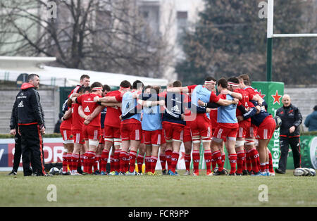 Treviso, Italy. 24th January, 2016. Munster's players during Rugby Champions Cup match  between Benetton Treviso and Munster Rugby on 24th January, 2016 at Monigo Stadium. Credit:  Andrea Spinelli/Alamy Live News Stock Photo