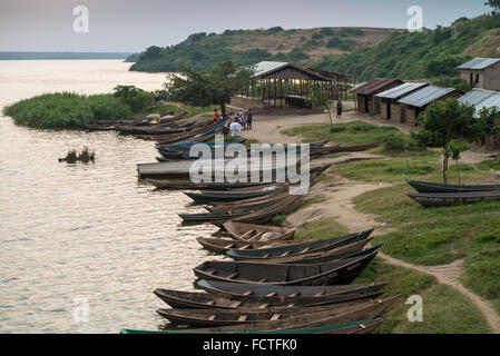 Boats in the sunset, Kazinga Channel, Queen Elizabeth National Park, Uganda, East Africa Stock Photo