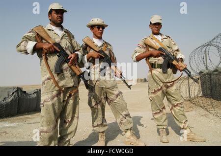 New reconstituted Iraqi army after the 2003 war, checkpoint on the highway Basra - Nasiriya Stock Photo