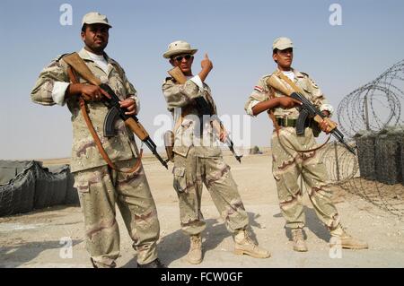 New reconstituted Iraqi army after the 2003 war, checkpoint on the highway Basra - Nasiriya Stock Photo