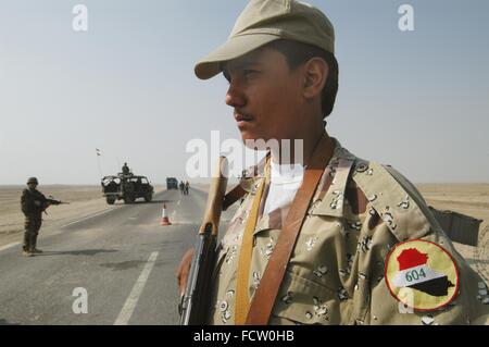 New reconstituted Iraqi army after the 2003 war, checkpoint on the highway Basra - Nasiriya Stock Photo