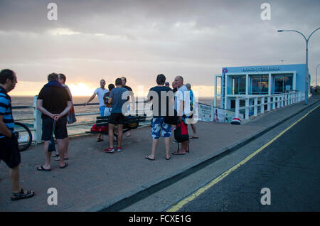 Bondi Beach, Sydney, Australia. 26th Jan, 2016: Australia Day, sunrise over Sydneys Bondi Beach and Bondi Icebergs pool as swimmers cue to enter the pool for a morning swim. Australia Day is a national holiday and many of these people will later join family and friends to celebrate the day. Credit:  Sydney Photographer/Alamy Live News Stock Photo