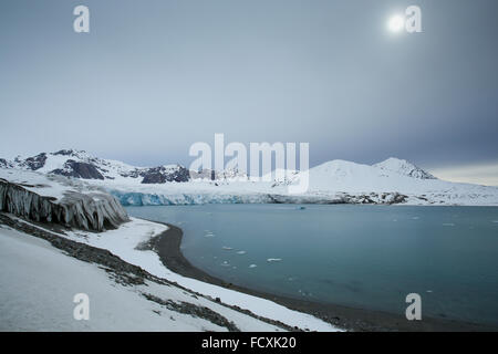 Norway, Barents Sea, Svalbard, Spitsbergen. Elevated view over 14th July Glacier. Stock Photo