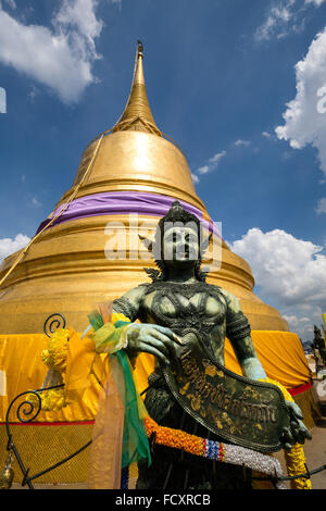 Wat Saket, Golden Mount Temple, Phu Khao Thong, bronze statue in front of Golden Chedi, Bangkok, Thailand Stock Photo