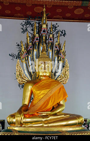 golden Buddha statues. Wat Pho temple, Bangkok, Thailand Stock Photo