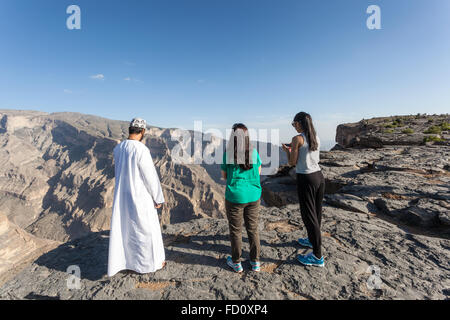 Tourists with an Omani guide at Grand Canyon, Oman Stock Photo