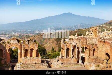 The Greek theatre in Taormina, Mount Etna Volcano in the distance, Sicily, Italy Stock Photo