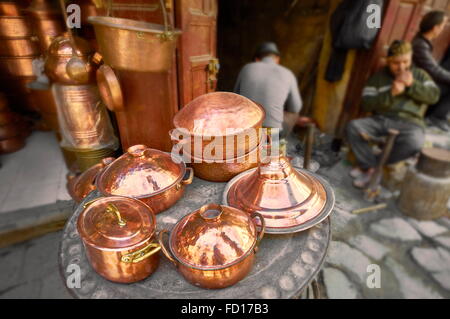 Fez, Medina. Metalworkers workshops in the Place el Seffarine. Morocco Stock Photo