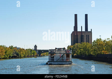 Chicago: canal cruise on Chicago River and Chicago's Fair Lady boat, part of the fleet of Chicago's First Lady company which provides canal cruise Stock Photo