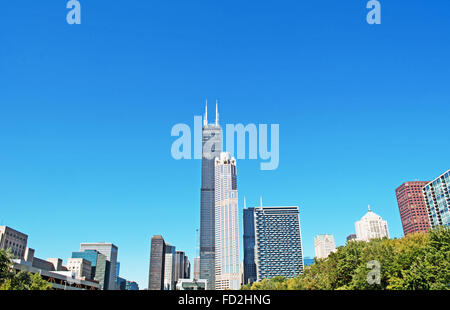 Chicago, Illinois: canal cruise on the Chicago River, skyline with view of the the Willis Tower (former Sears Tower), an iconic 110-story skyscraper Stock Photo