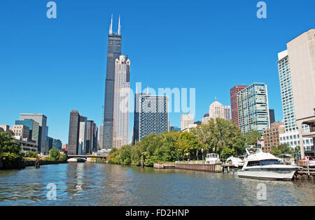 Chicago, Illinois: canal cruise on the Chicago River, skyline with view of the the Willis Tower (former Sears Tower), an iconic 110-story skyscraper Stock Photo