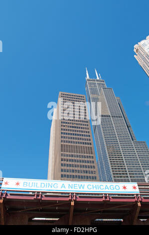 Chicago, Illinois: canal cruise on the Chicago River, skyline with view of the the Willis Tower (former Sears Tower), an iconic 110-story skyscraper Stock Photo