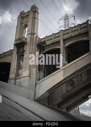 Los Angeles, California, USA. 20th Nov, 2013. A column at the east end of the 4th Street Bridge as viewed from the LA River. © Fred Hoerr/ZUMA Wire/Alamy Live News Stock Photo