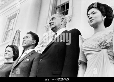 President and Mrs. Lyndon Johnson and President and Mrs. Ferdinand Marcos at the White House, Washington DC, September 14th 1966 Stock Photo