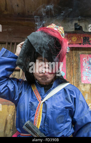 Smoke break, Old Han Ground Opera performer, Liuguan Old Han Village, Guizhou Province, China Stock Photo