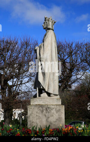 Poissy collegiate church. Statue of Saint Louis Stock Photo - Alamy