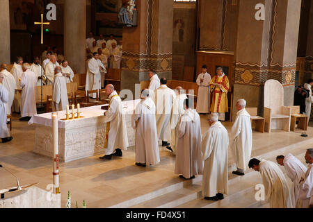 Catholic mass. Entrance procession. France Stock Photo: 148150465 - Alamy