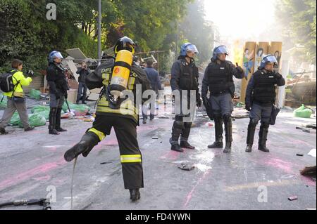 Milan, Italy, evacuation of a building occupied by young antagonists Stock Photo