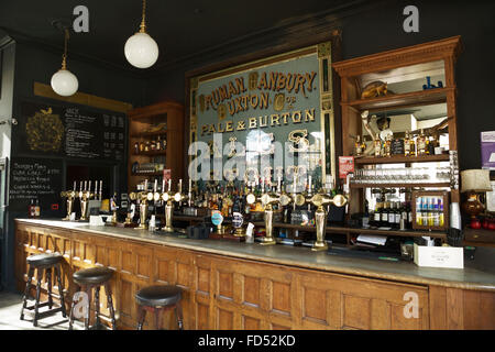 Interior of Traditional Old English Pub Stock Photo - Alamy