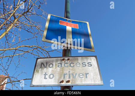 brtish road signs on lamppost indicating a no through road and stating no access to river, in teddington, middlesex
