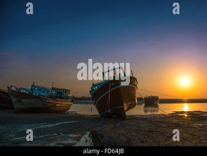 dhow boats at low tide, Qeshm Island, Laft, Iran Stock Photo - Alamy