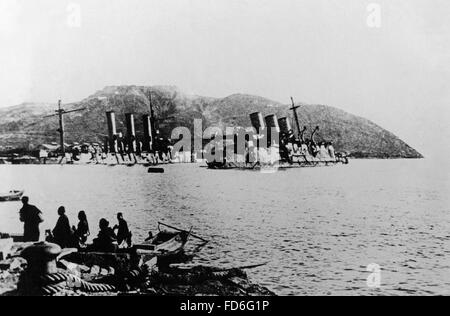 Sunken battleship in the bay of Port Arthur, 1904/1905 Stock Photo