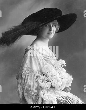 Women's fashion, 1912 Stock Photo