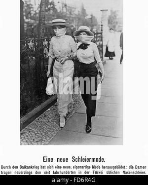 Women's fashion, 1913 Stock Photo