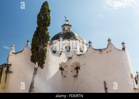 Facade of the fortress like Mexican baroque Sanctuary of Atotonilco and Santa Escuela de Cristo, an important Catholic shrine in Atotonilco, Mexico. Stock Photo