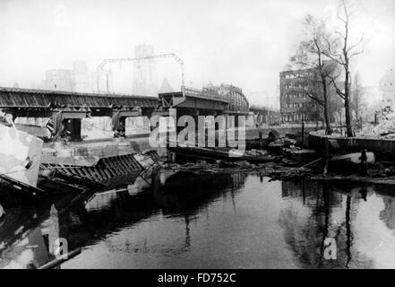 Bridge destroyed by the Dutch and ruins after the bombing of Rotterdam, 1940 Stock Photo