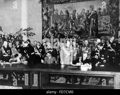 Ciano, Hitler and Ribbentrop signing the German-Italian alliance pact, 22.05.1939 Stock Photo