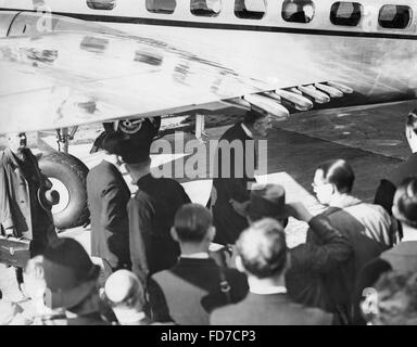 Chamberlain before leaving for Bad Godesberg, 1938 Stock Photo